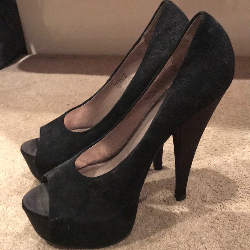 High heel pumps